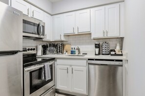 Coffee/tea maker, fridge, microwave, oven