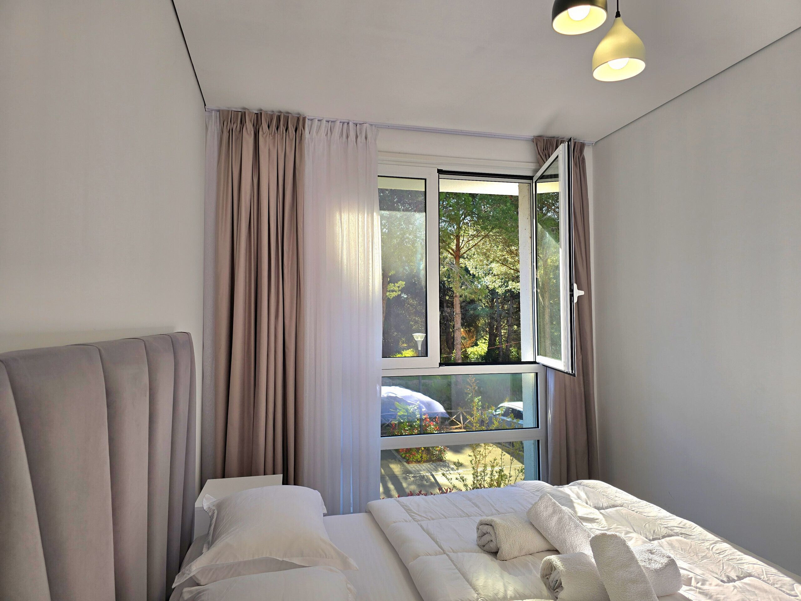 1 habitación, tabla de planchar con plancha, wifi gratis y ropa de cama 