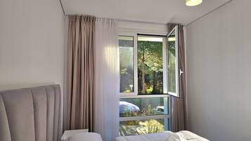 1 habitación, tabla de planchar con plancha, wifi gratis y ropa de cama