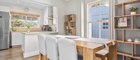 Talo (4 Bedrooms) | Sisätilat