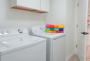 Interior - Tampa Fun Compound, Sleeps 16, Pickleball & HotTub (Tampa)