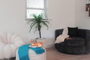 Interior - Tampa Fun Compound, Sleeps 16, Pickleball & HotTub (Tampa)