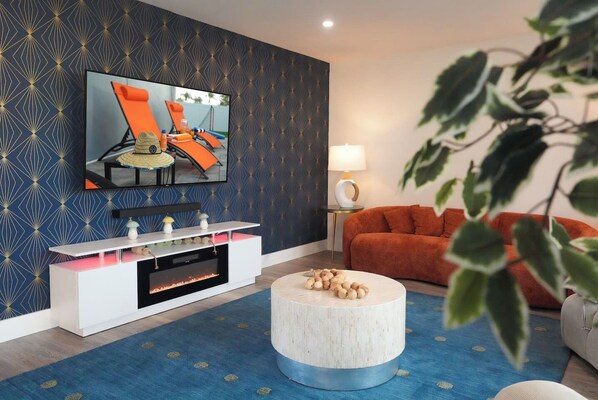 Living area - Tampa High Roller, Relax and Play (Tampa)