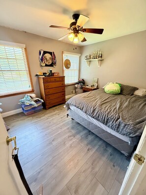 Iron/ironing board, WiFi, bed sheets - Spacious 4-bedroom home in Tinton Falls with a fenced-in large yard (Tinton Falls)