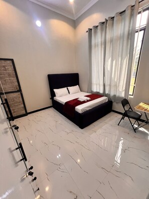 2 bedrooms, iron/ironing board, internet, bed sheets
