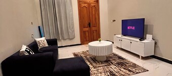 Cozy 2 Bedroom, Gated Home ,Walk to Zanzibar Airport