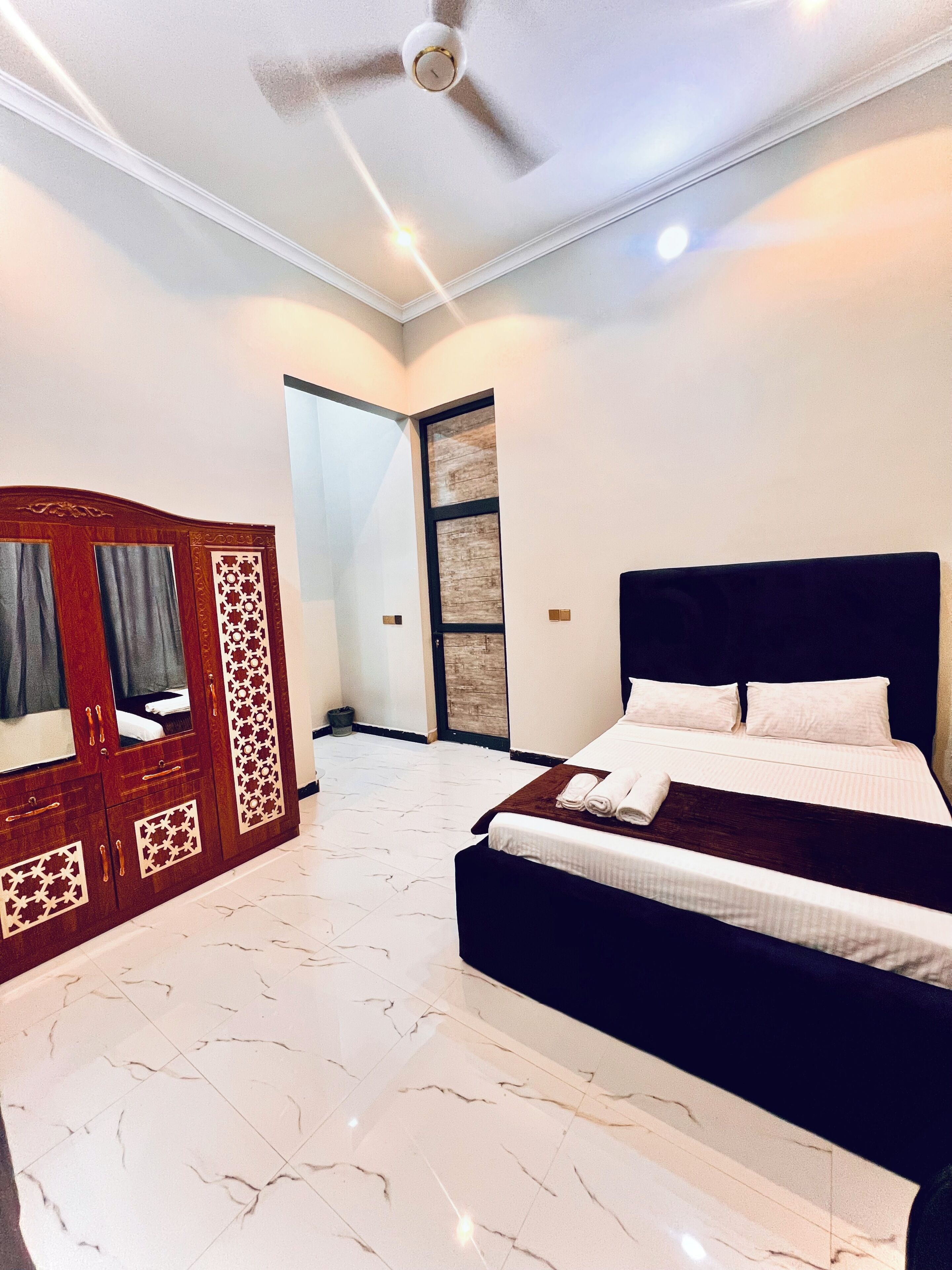 2 bedrooms, iron/ironing board, Internet, bed sheets