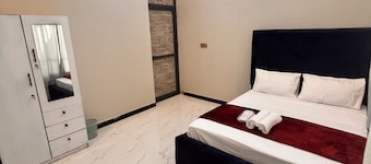 Cozy 2 Bedroom, Gated Home ,Walk to Zanzibar Airport