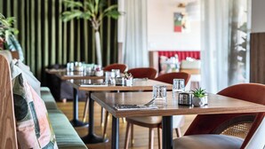 A restaurant interior with wooden tables, chairs, and a green plant on the tables. - Cotswolds Apartment 4, Sleeps 9 (Chipping Norton)