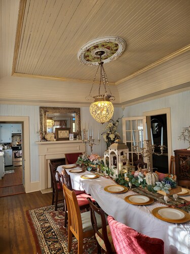 Southern Oaks Inn & Estate restored farmhouse near Georgia Southern University