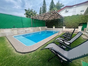 Pool - Villa Nido Lomas de Cocoyoc: Private Pool and Garden (Fraccionamiento Lomas de Cocoyoc)
