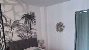 1 quarto, ferros/tábuas de passar roupa, acesso à internet