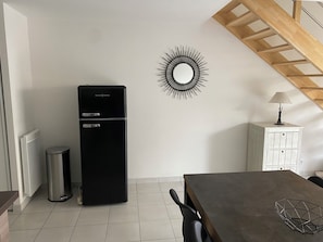Dining - Joalland's Cozy Retreat, 50 meters from the sea (La Plaine-sur-Mer)