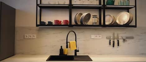 Suite | Private kitchen | Dining table