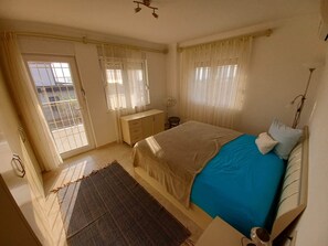 2 bedrooms, iron/ironing board, WiFi, bed sheets