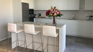 Tủ lạnh, lò vi sóng, lò nướng, bếp nấu 