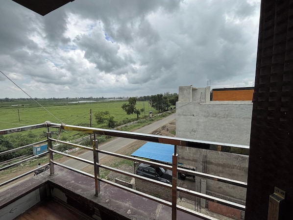 Deluxe Room, Partial Lake View | Property grounds - MANAN PALACE HOTEL (Mungaoli)
