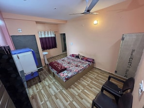 Basic Room | Desk, laptop workspace, WiFi (free) - MANAN PALACE HOTEL (Mungaoli)