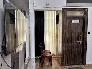 Deluxe Room, Partial Lake View | Interior - MANAN PALACE HOTEL (Mungaoli)