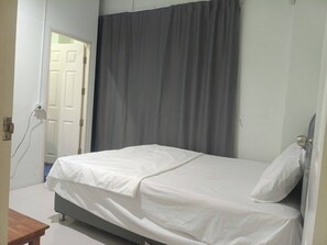 Room, 3 Bedrooms, Terrace - Room-master Wit Private Room in Rawai (Rawai)