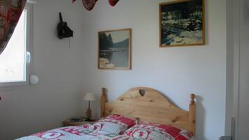 2 chambres, fer et planche à repasser
