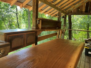 Outdoor dining - The Bunkhouse (New Lexington)