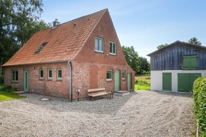 Exterior - Vrbo Property (Esgrus)