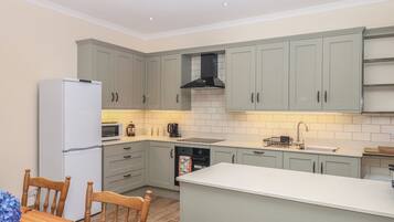 Dishwasher, cookware/dishes/utensils