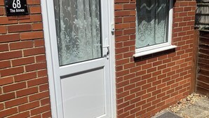 Exterior detail - Yeovil 1-bed Annex Sleeps 2 With Wifi (Yeovil)