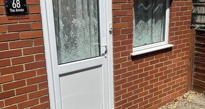 Yeovil 1-bed Annex Sleeps 2 With Wifi