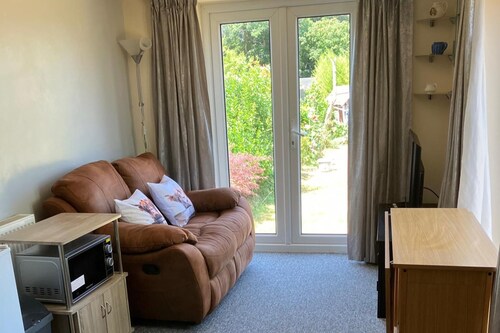 Yeovil 1-bed Annex Sleeps 2 With Wifi