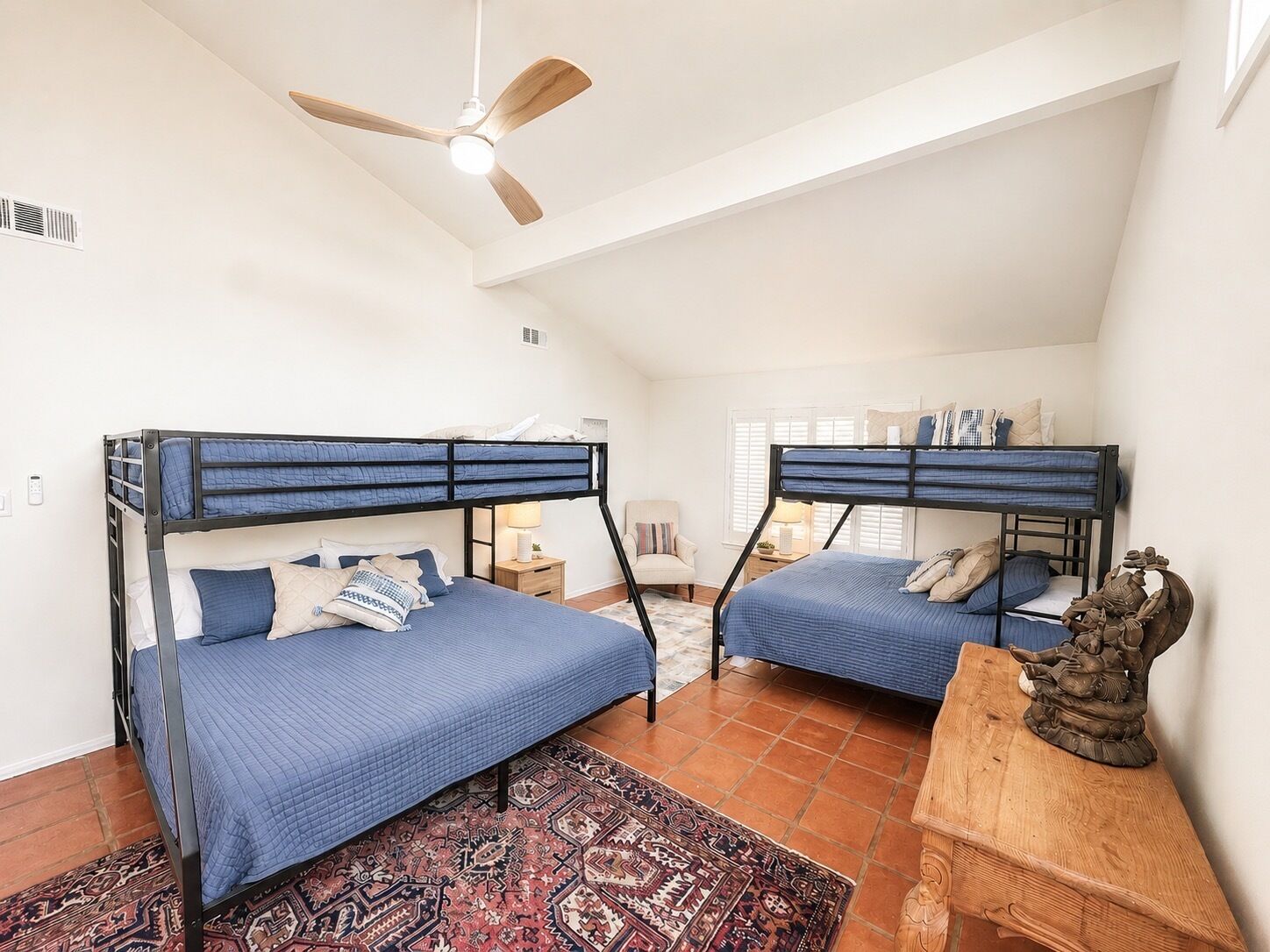 7 bedrooms, iron/ironing board, WiFi (free), bed sheets