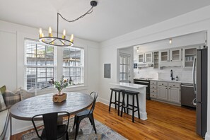 Dining - Historic Charleston Rowhome in heart of downtown, walkable, private and charming (Charleston)