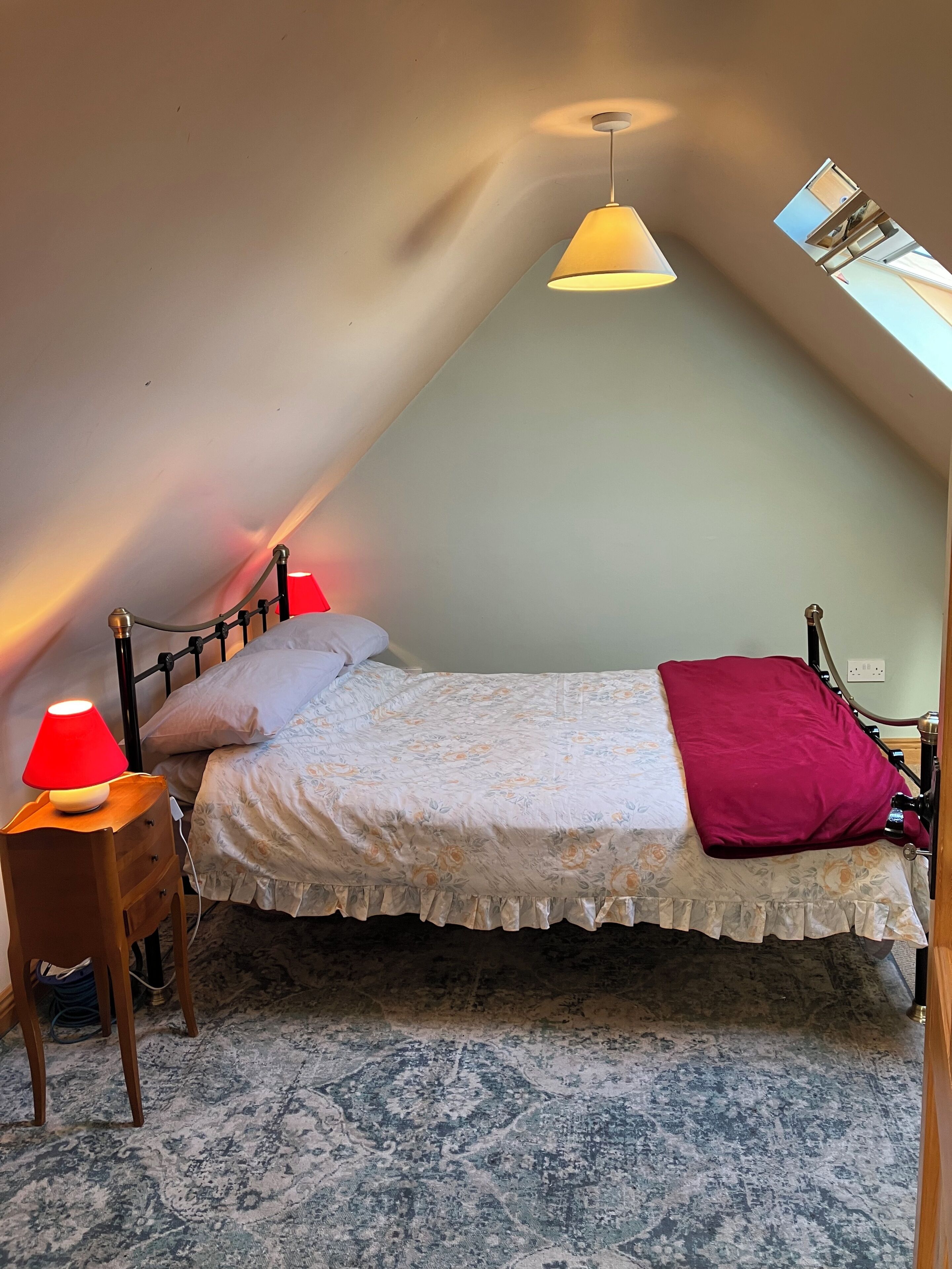 3 bedrooms, iron/ironing board, bed sheets