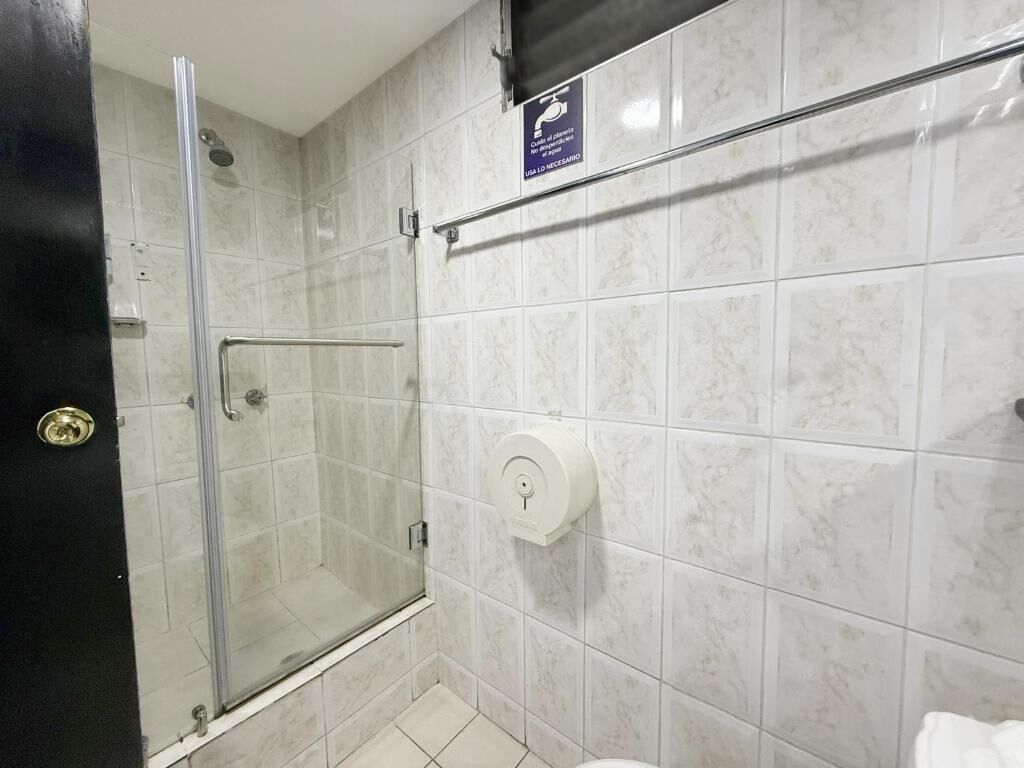 Perhehuone, kaupunkinäköala | Kylpyhuone
