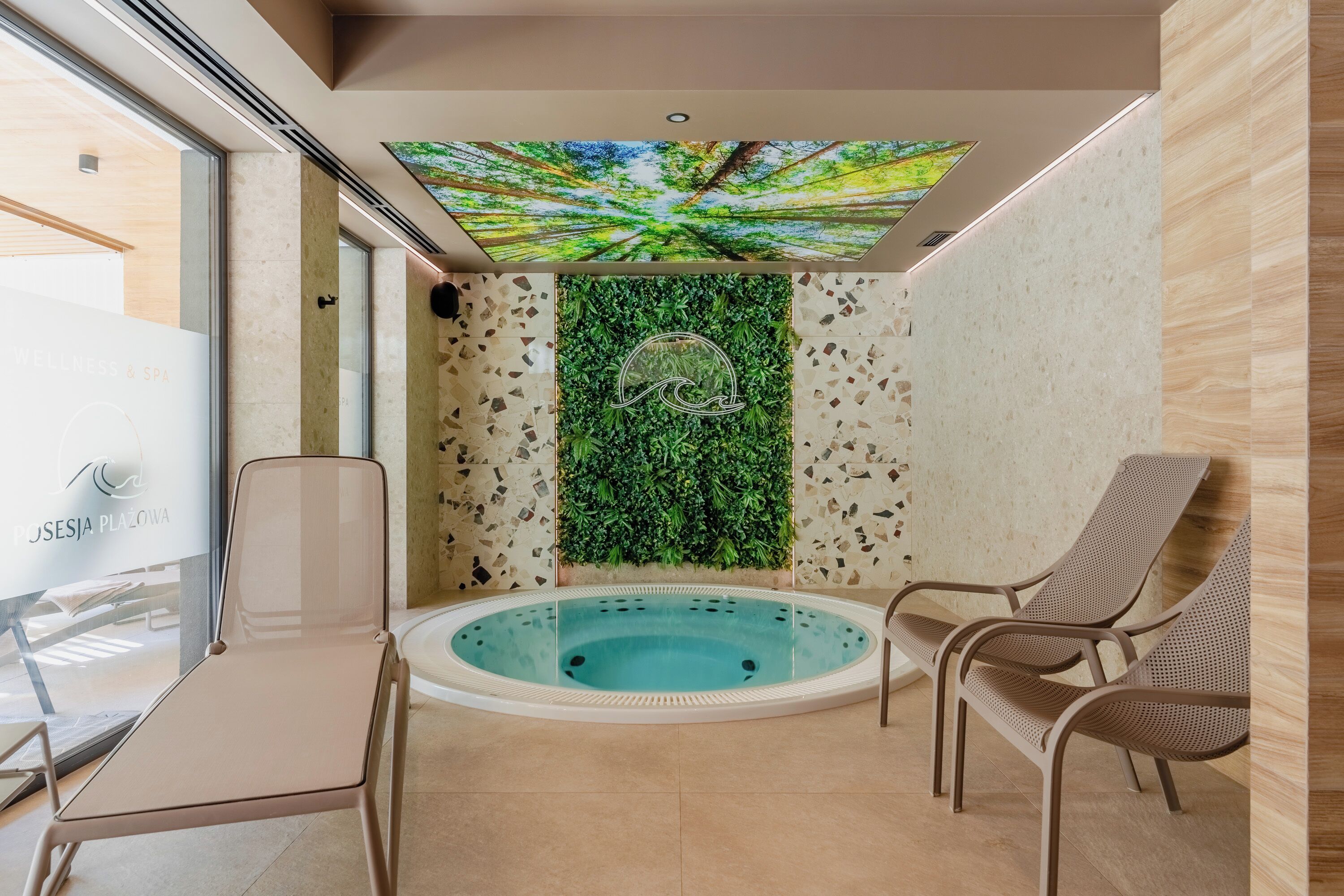 Hot tub, steam room, deep-tissue massages, massages