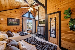Bedroom 3 with En suite bathroom - Two Queen beds with private bathroom and sleeps 4. This bedroom is located on the second floor. - Hidden Room/Hot tub/Glow in the dark Pool/ Game Room/ Sleeps 12 (Pigeon Forge)