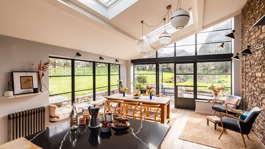 Lavish Farmhouse With Lake Gardens Pool Table