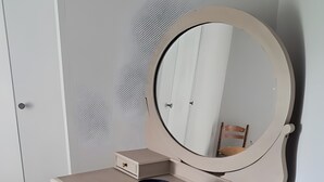 Interior - Guest Room “La Ferme Du Marronnier” with Private Terrace, Shared Garden, and Wi-Fi (Valence-d'Albigeois)