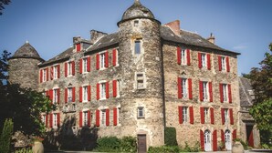 Exterior - Guest Room “La Ferme Du Marronnier” with Private Terrace, Shared Garden, and Wi-Fi (Valence-d'Albigeois)
