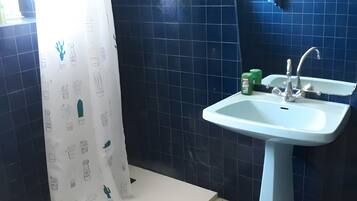 Douche, serviettes fournies