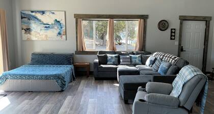 HIDE-A-WAY SUITE RETREAT … Just Steps Away From shoreline on Bitterroot Lake