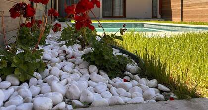 Private Pool & Garden - Cozy Home With AC In Dalaman