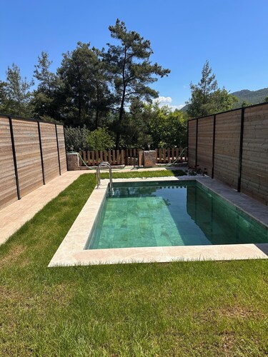Private Pool & Garden - Cozy Home With AC In Dalaman