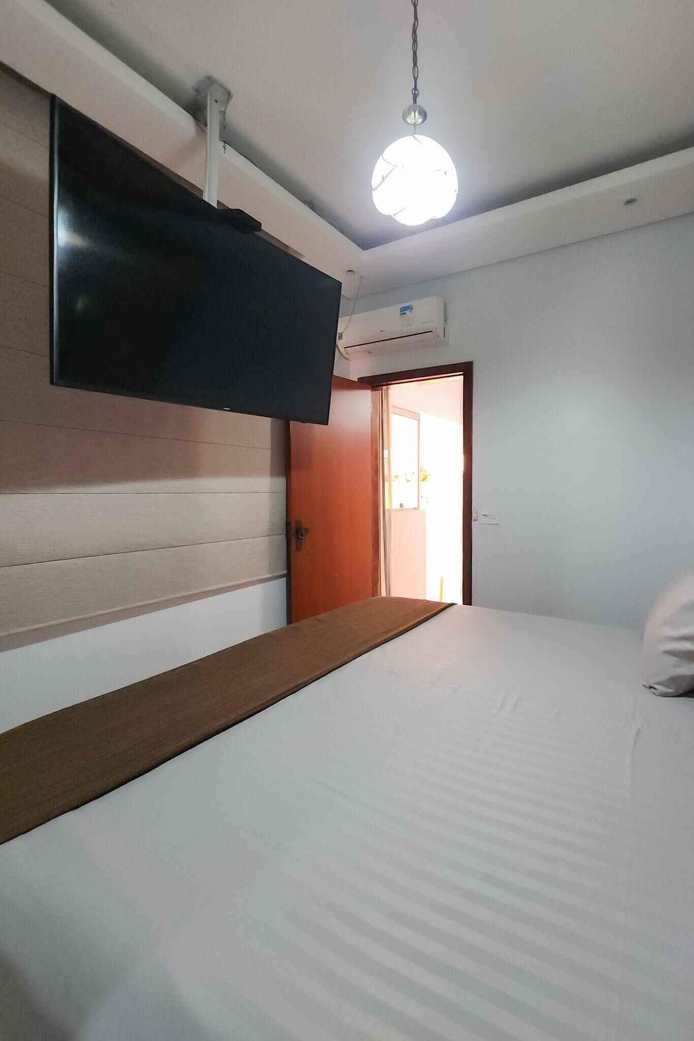 9 bedrooms, iron/ironing board, WiFi, bed sheets