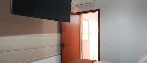 9 bedrooms, iron/ironing board, WiFi, bed sheets