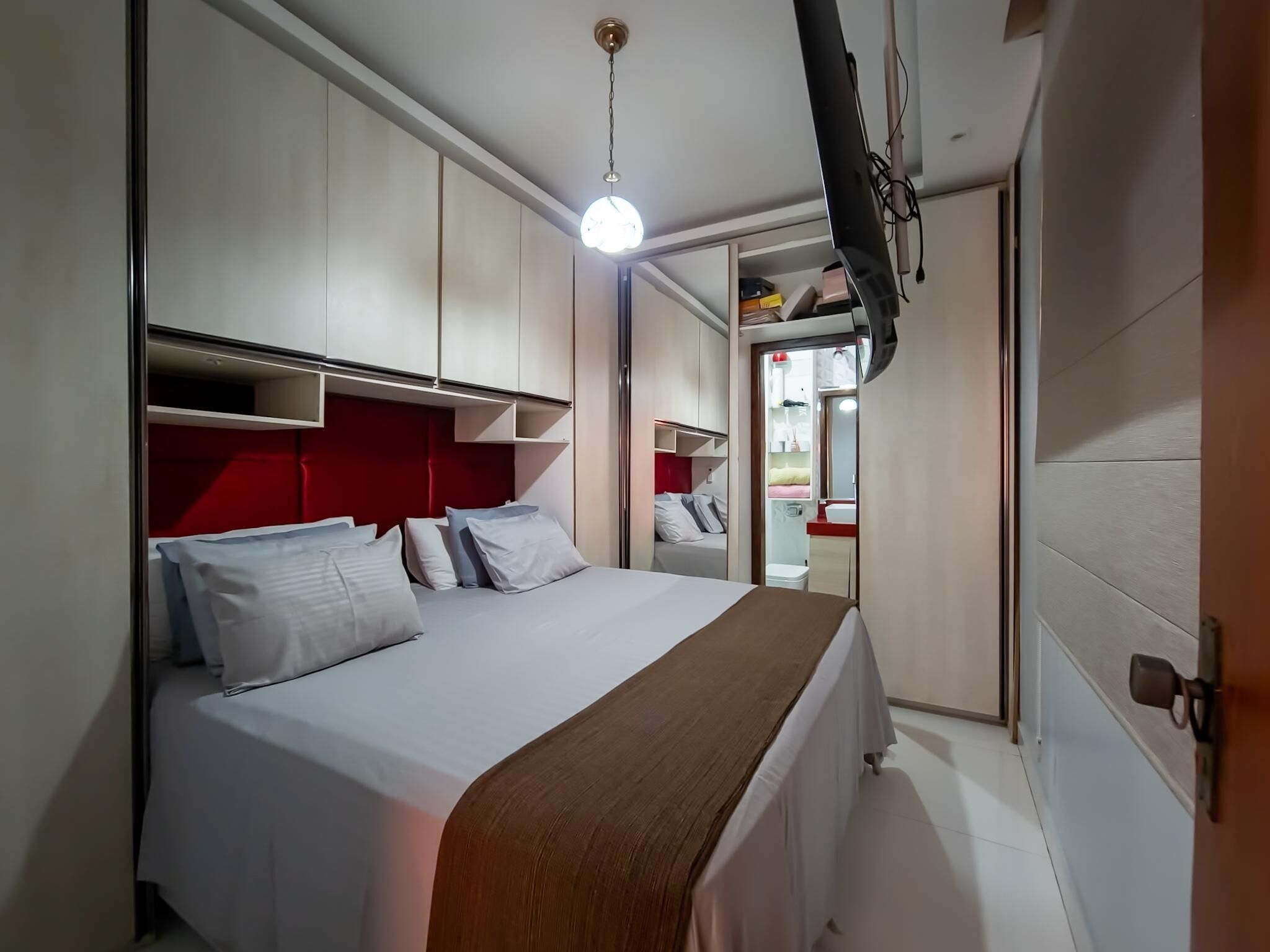 9 quartos, ferros/tábuas de passar roupa, Wi-Fi, roupa de cama