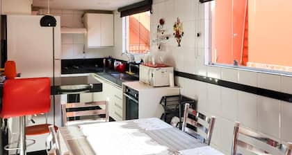 A very cozy house near the center of Belo Horizonte with a garage.