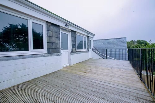 1 Bedroom Apartments Sleeps 3 - Balcony - Pets Ok
