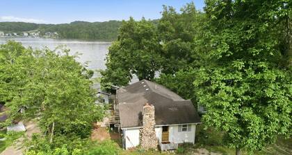 Visit This 4 Bedroom - 3 Bath Lakefront Home With Private Dock